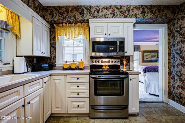 9610 Watterson Trail, Jeffersontown, KY 40299