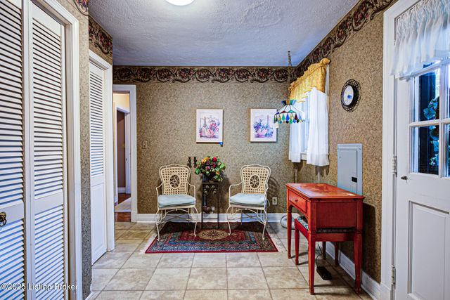 9610 Watterson Trail, Jeffersontown, KY 40299