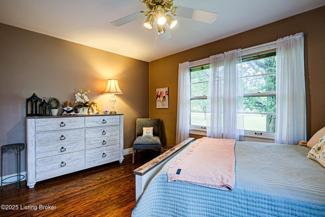 9610 Watterson Trail, Jeffersontown, KY 40299