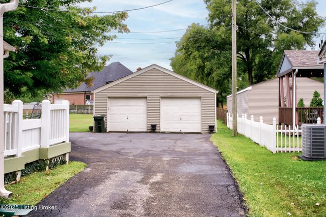 9610 Watterson Trail, Jeffersontown, KY 40299