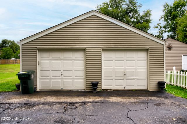 9610 Watterson Trail, Jeffersontown, KY 40299