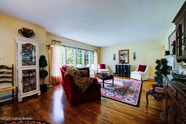 9610 Watterson Trail, Jeffersontown, KY 40299