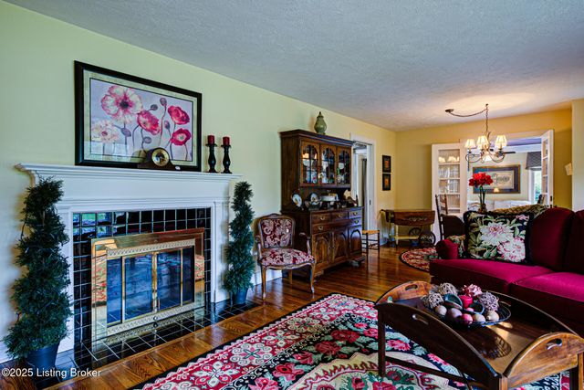 9610 Watterson Trail, Jeffersontown, KY 40299