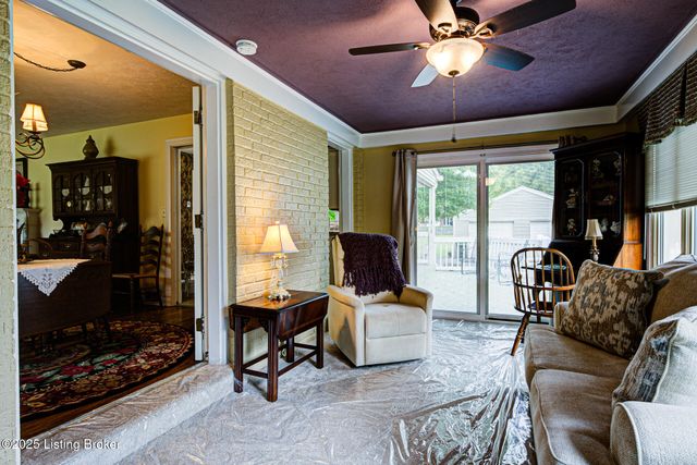 9610 Watterson Trail, Jeffersontown, KY 40299