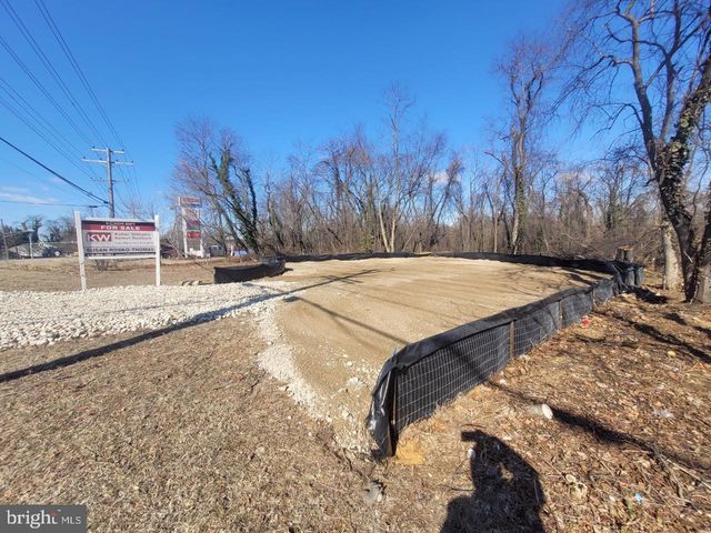 946 HAMMONDS LN, Brooklyn Park, MD 21225