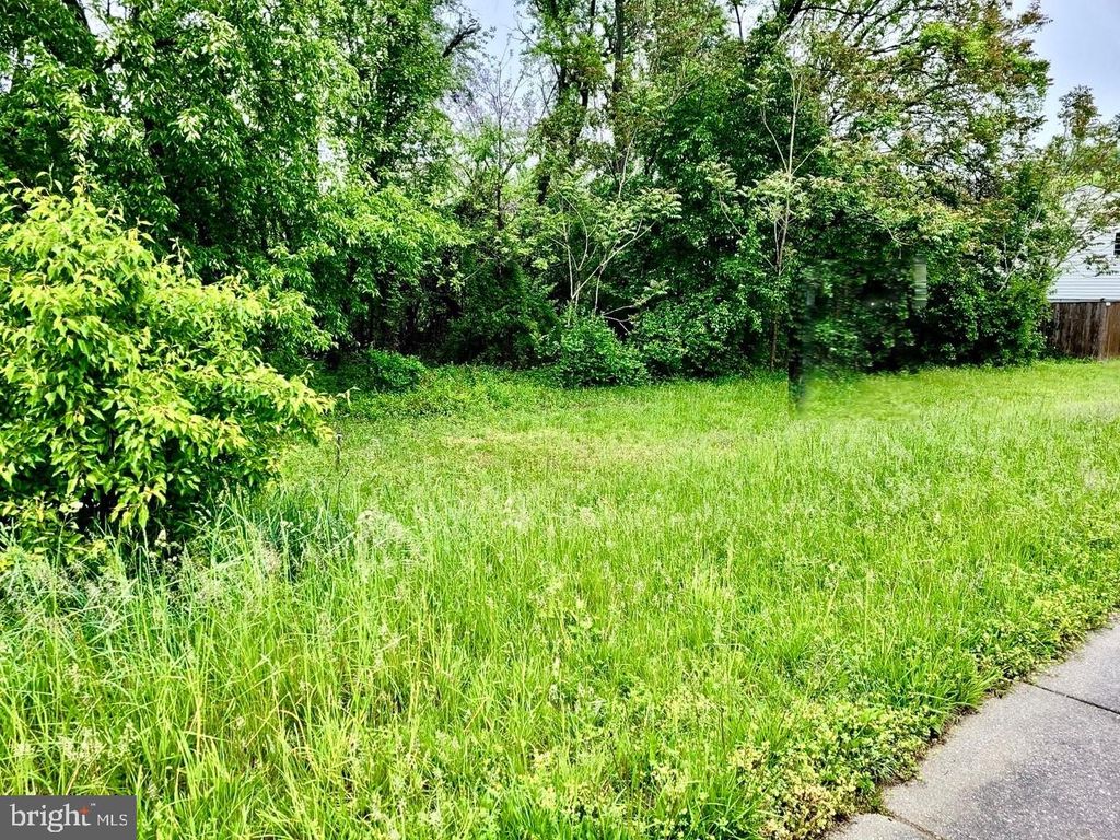 946 HAMMONDS LN, Brooklyn Park, MD 21225