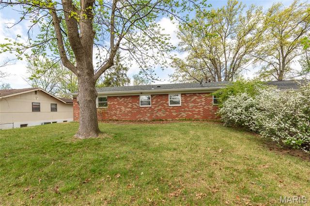 11962 Nero Drive, Florissant, MO 63033