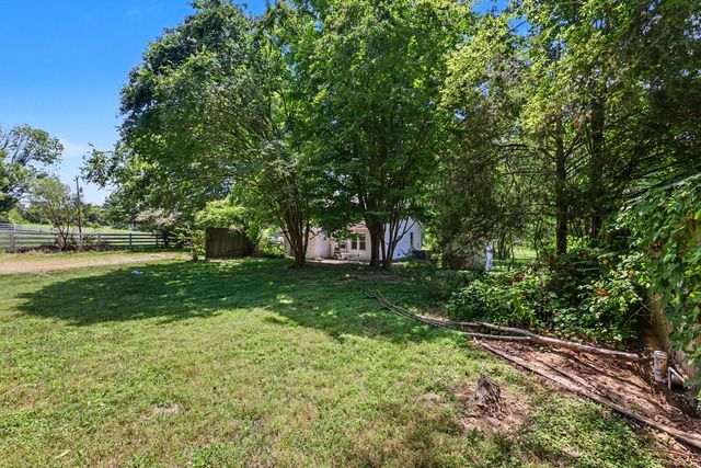 1756 Long Hollow Pike, Gallatin, TN 37066