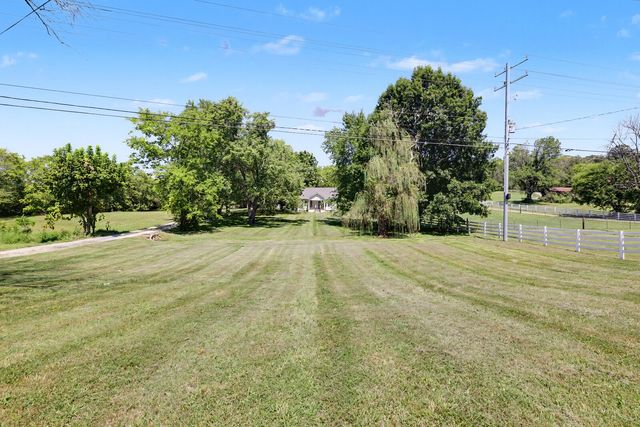 1756 Long Hollow Pike, Gallatin, TN 37066