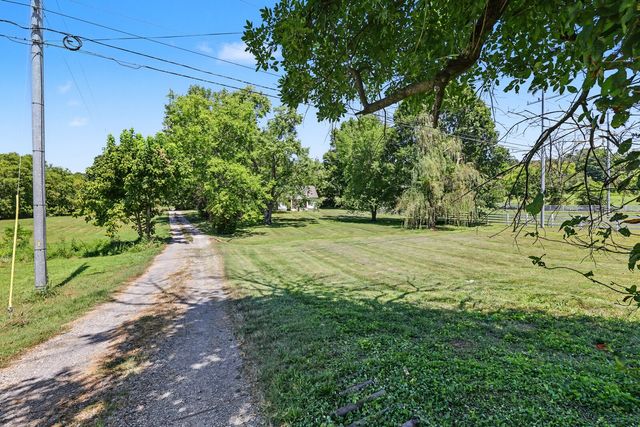 1756 Long Hollow Pike, Gallatin, TN 37066