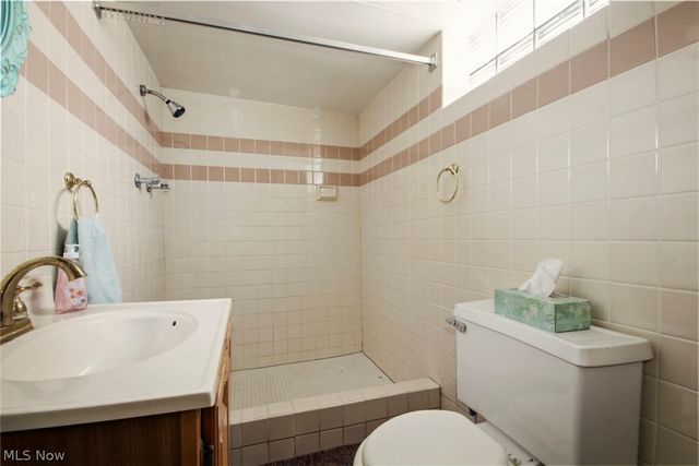 32 Como Street, Struthers, OH 44471