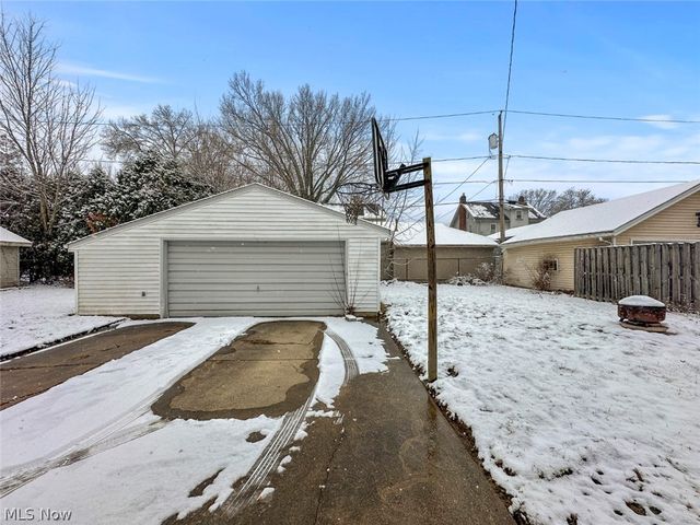 32 Como Street, Struthers, OH 44471