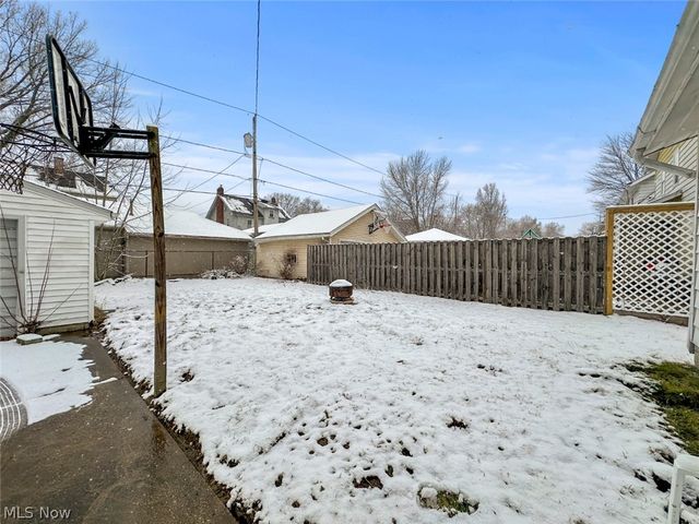 32 Como Street, Struthers, OH 44471