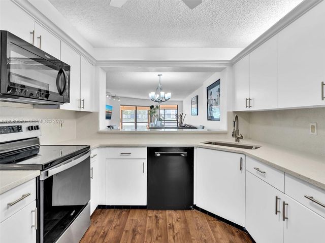 7518 Fairfax Drive 110, Tamarac, FL 33321