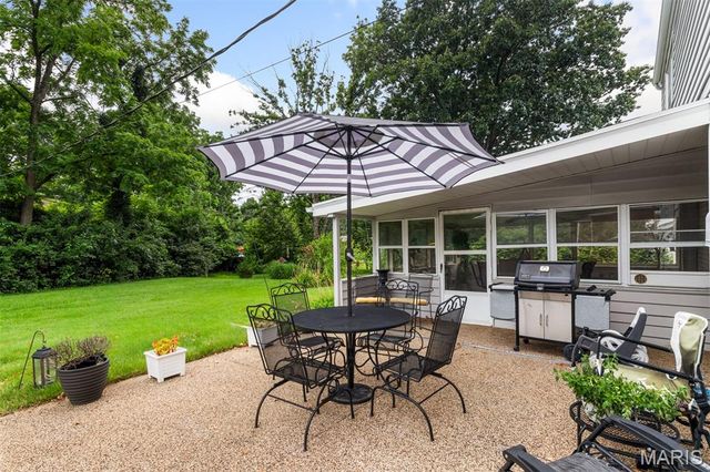 11722 Holly Springs Drive, St Louis, MO 63146