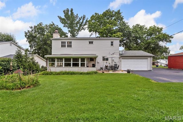 11722 Holly Springs Drive, St Louis, MO 63146