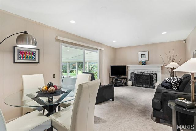 11722 Holly Springs Drive, St Louis, MO 63146