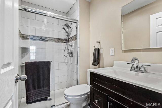 11722 Holly Springs Drive, St Louis, MO 63146