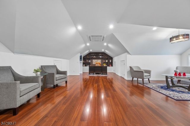 21 Winding Way, West Orange Twp., NJ 07052