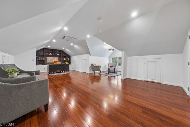 21 Winding Way, West Orange Twp., NJ 07052