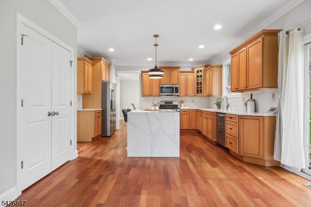 21 Winding Way, West Orange Twp., NJ 07052