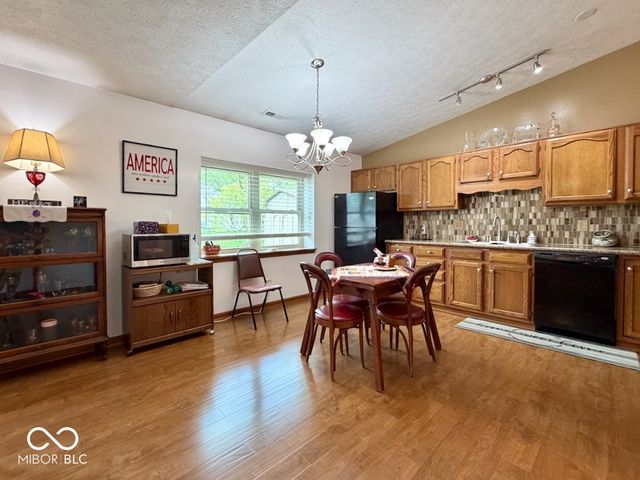 8221 Rob Lane, Indianapolis, IN 46237