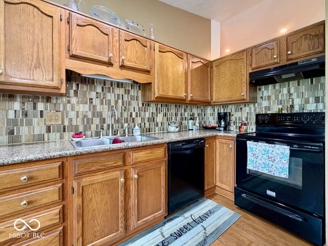 8221 Rob Lane, Indianapolis, IN 46237