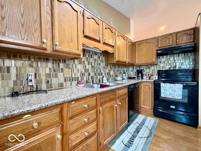 8221 Rob Lane, Indianapolis, IN 46237