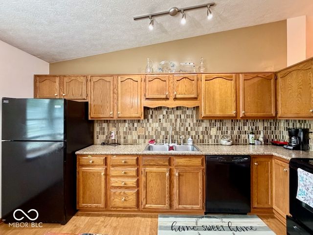 8221 Rob Lane, Indianapolis, IN 46237