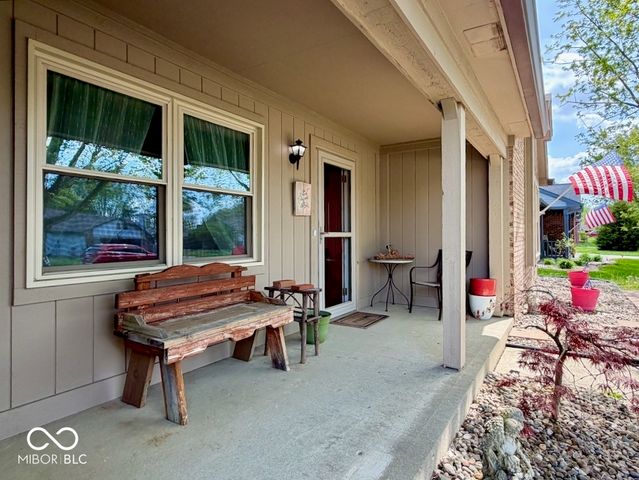 8221 Rob Lane, Indianapolis, IN 46237