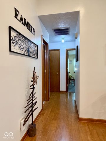 8221 Rob Lane, Indianapolis, IN 46237