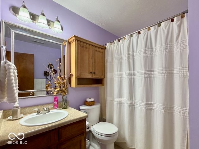 8221 Rob Lane, Indianapolis, IN 46237