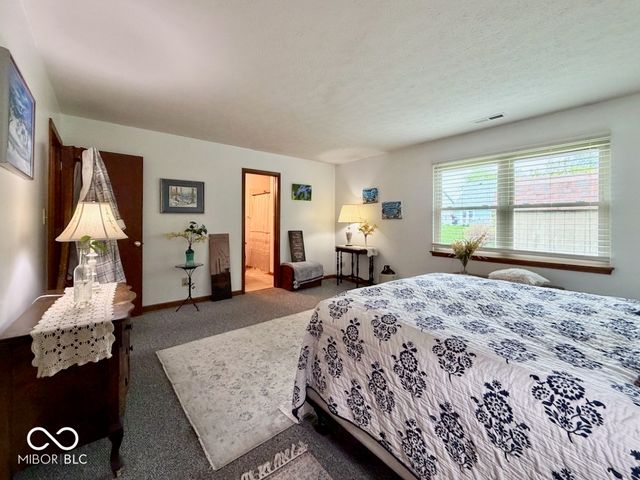 8221 Rob Lane, Indianapolis, IN 46237