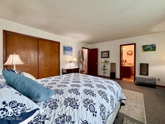 8221 Rob Lane, Indianapolis, IN 46237