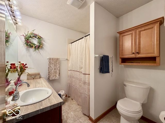 8221 Rob Lane, Indianapolis, IN 46237