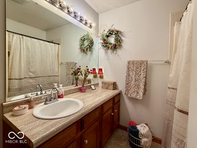 8221 Rob Lane, Indianapolis, IN 46237