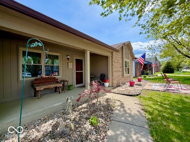 8221 Rob Lane, Indianapolis, IN 46237