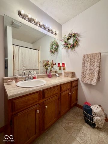 8221 Rob Lane, Indianapolis, IN 46237