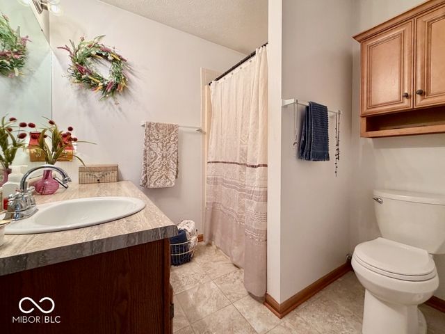 8221 Rob Lane, Indianapolis, IN 46237