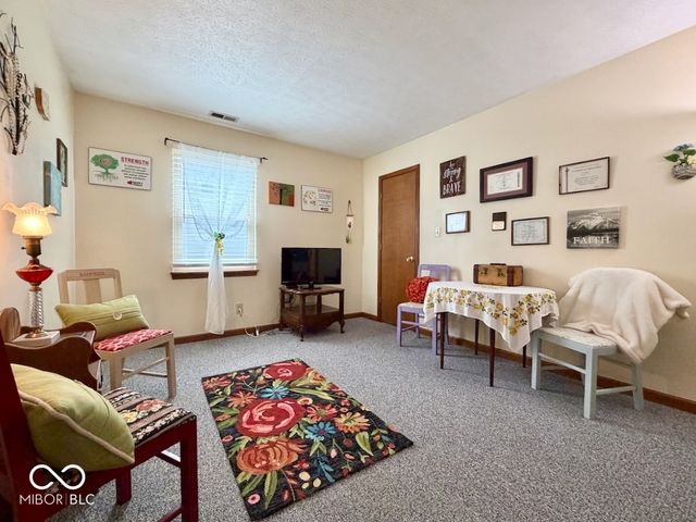 8221 Rob Lane, Indianapolis, IN 46237