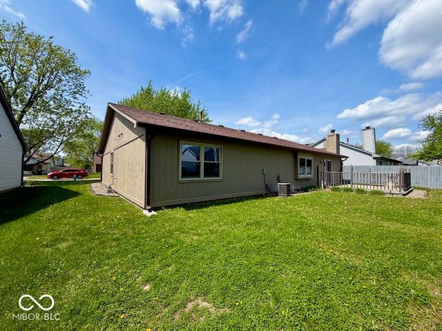 8221 Rob Lane, Indianapolis, IN 46237