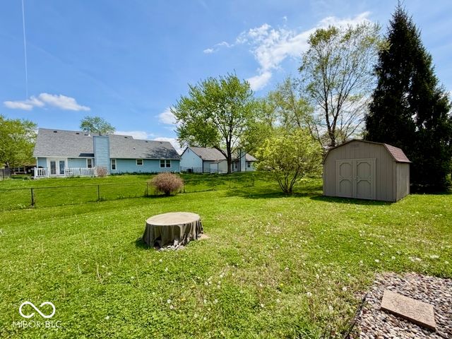 8221 Rob Lane, Indianapolis, IN 46237