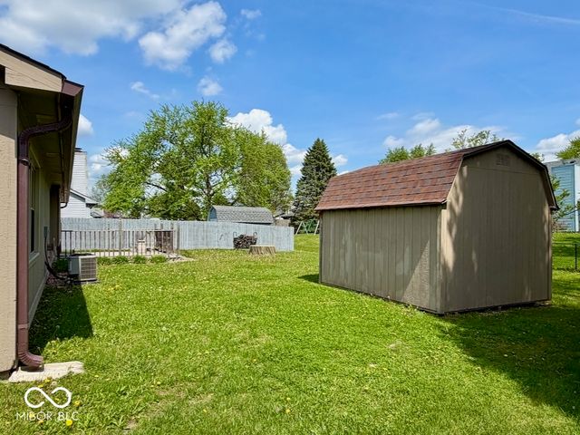 8221 Rob Lane, Indianapolis, IN 46237