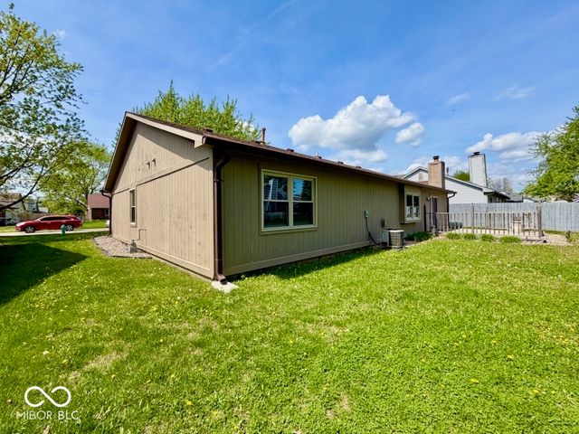 8221 Rob Lane, Indianapolis, IN 46237