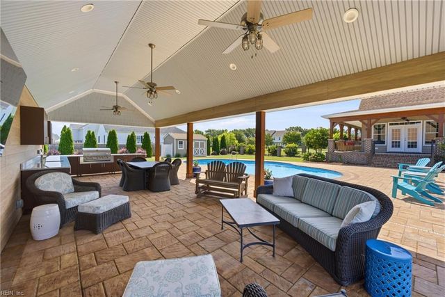 103 E Point Estates CT, Knotts Island, NC 27950