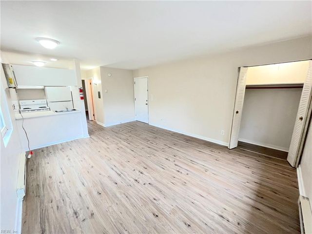 1126 Sparrow Rd Apt 11, Chesapeake, VA 23325