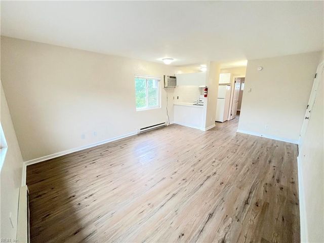 1126 Sparrow Rd Apt 11, Chesapeake, VA 23325