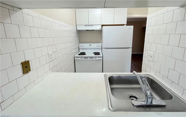 1126 Sparrow Rd Apt 11, Chesapeake, VA 23325