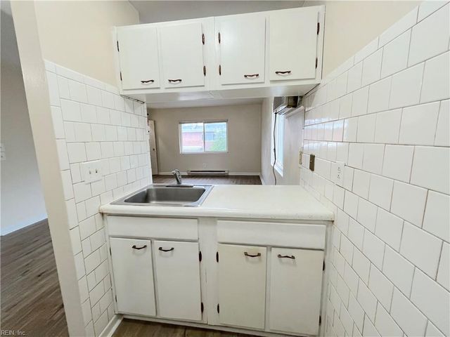 1126 Sparrow Rd Apt 11, Chesapeake, VA 23325