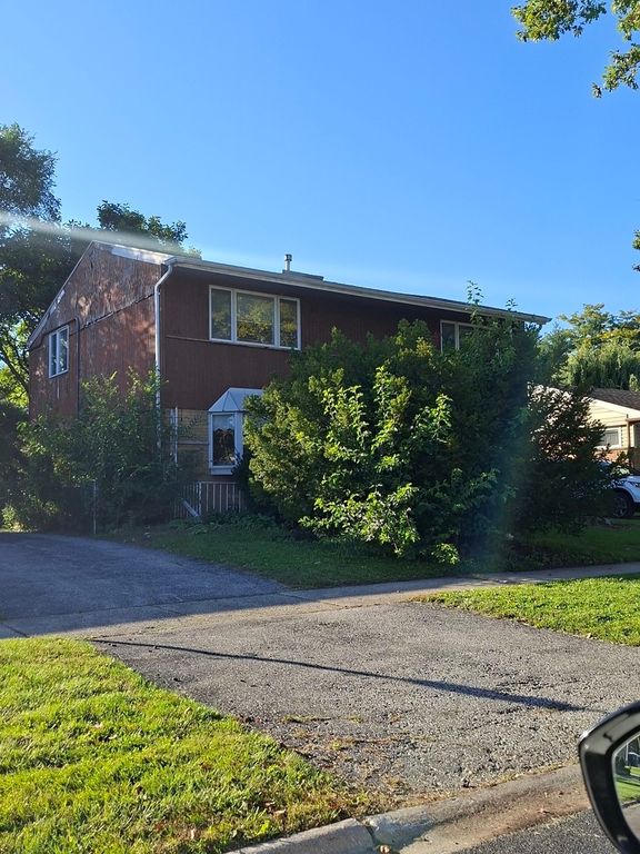 8332 N Odell Avenue, Niles, IL 60714